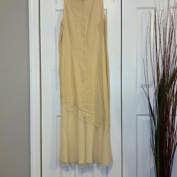 Plaza collection size 10 beautiful yellow long maxi dress - Picture 7 of 10